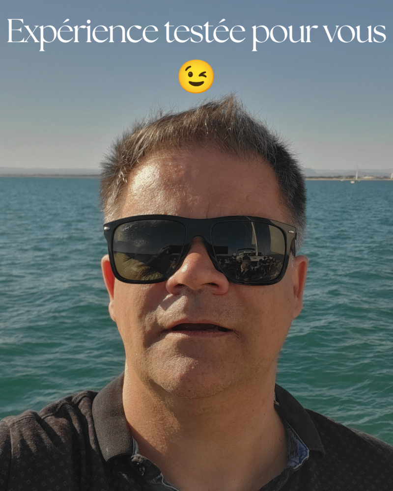 Jean-Pierre du Mas de Roux lors d'une balade en catamaran dans la baie d'Aigues-Mortes